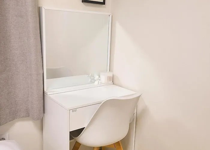 H-stay,3rooms,4beds,upto8guests,nohill *
